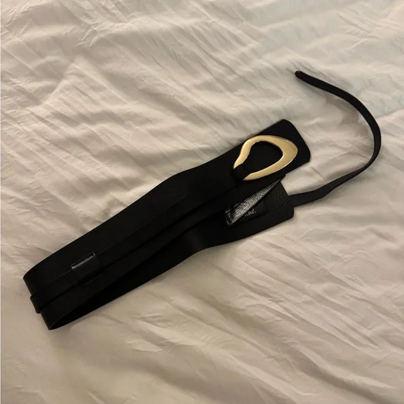 Zara Elegant Black Belt with Gold Accent - Picture 2 of 2